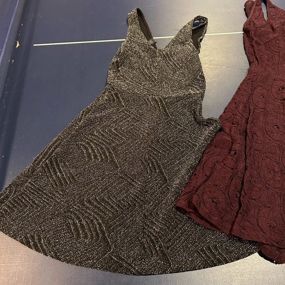Dresses - Picture 2 of 3
